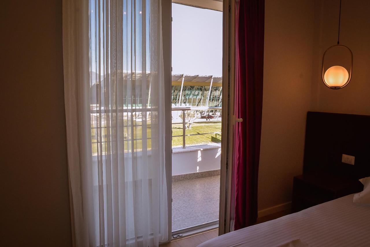 Hotel Jurgen Rinas Екстериор снимка